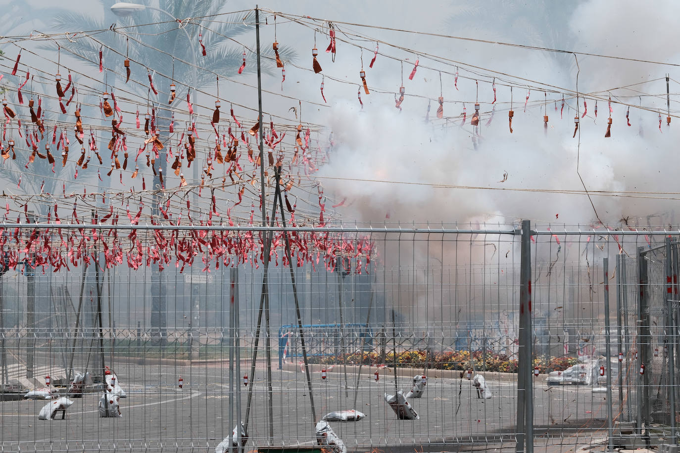 Disparo de la mascletà de Zarzoso el pasado 20 de junio en Luceros.