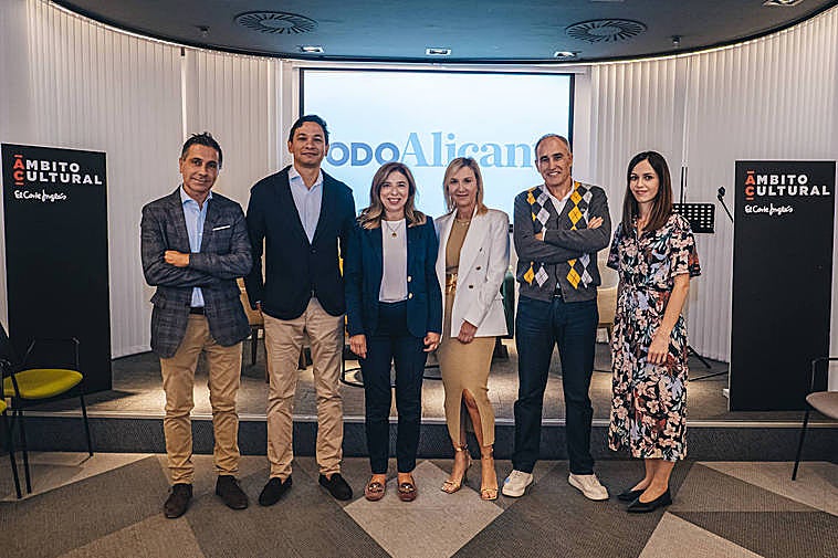 El encuentro ha tenido lugar en el Ámbito Cultural de El Corte Inglés de Alicante.