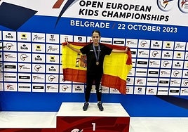 Paula Caballero Quintillán, en lo más alto del podio