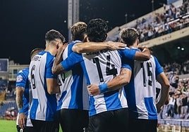 Celebración de uno de los goles del Hércules ante el Cerdanyola