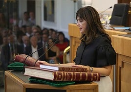 La alcaldesa de Biar, Magdalena Martínez, en su toma de posesión como diputada provincial.