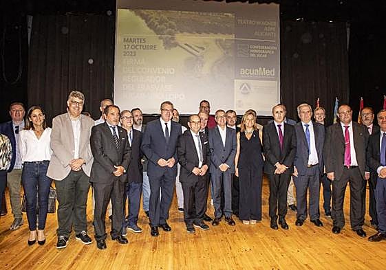 Firma del convenio de explotación del trasvase Júcar-Vinalopó.