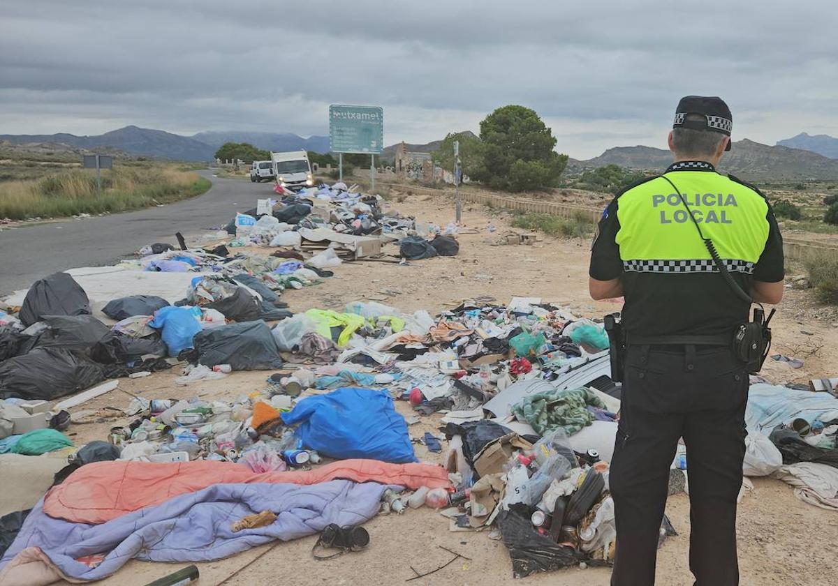 San Vicente elimina 223 toneladas de residuos de 83 vertederos irregulares con el plan extraordinario de limpieza