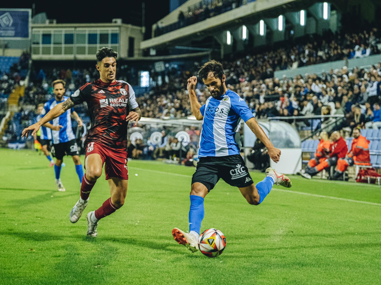 Una de las jugadas del partido.