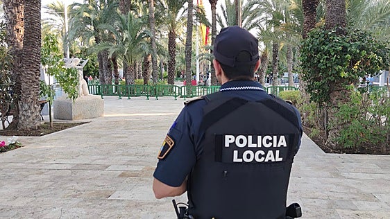 Agente de la Policía Local de Elche.