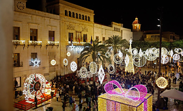Iluminación de las navidades 2022 de la plaza de Baix.