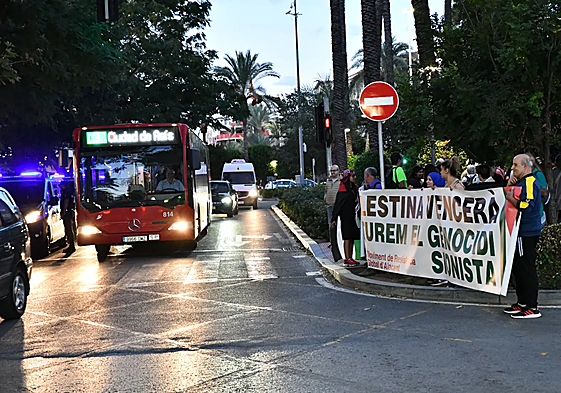 Una de las manifestaciones en Alicante para reclamar el fin de la guerra.