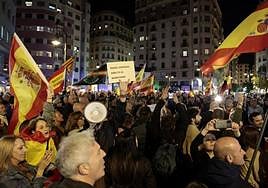 Concentración este lunes frente a la sede del PSPV-PSOE en Valencia