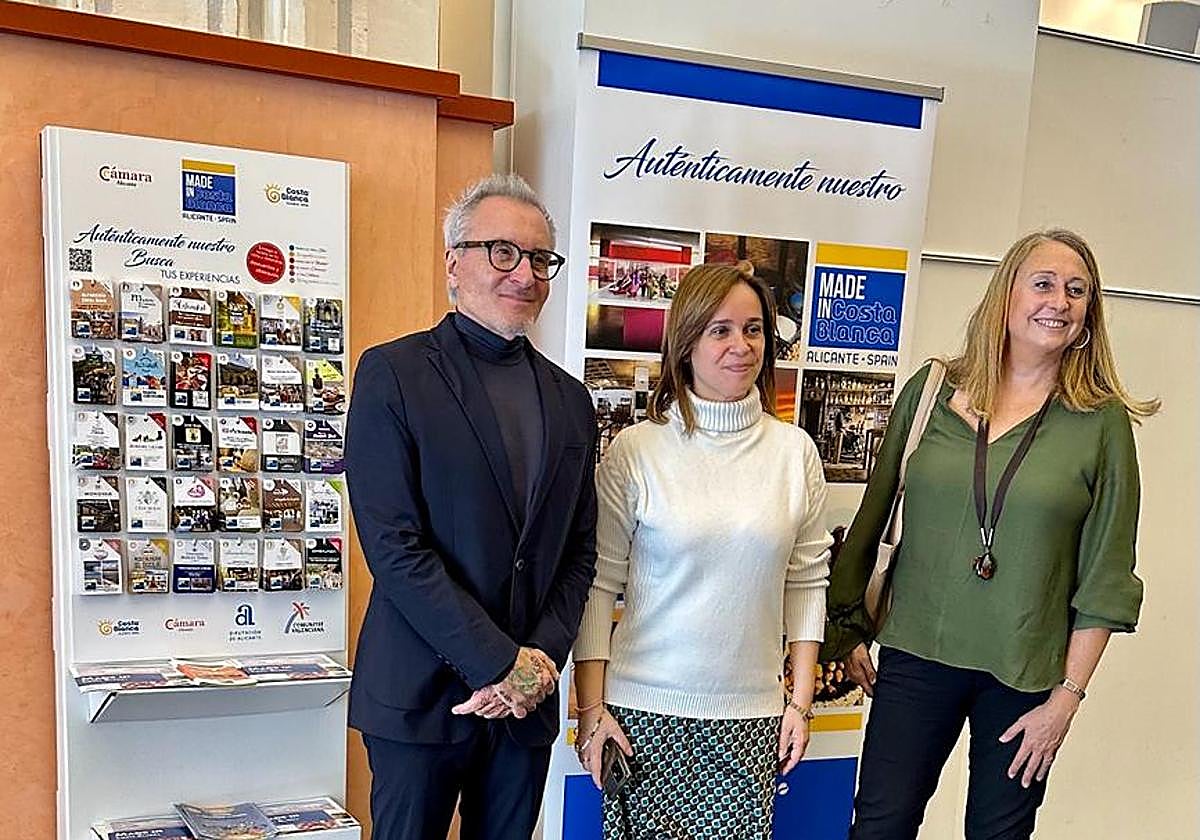 Jesús Navarro e Isabel López, durante la presentación de la exposición.