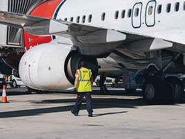 El Tribunal Administrativo ha paralizado las concesiones de handling en los aeropuertos como el de Alicante-Elche.