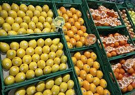 Cítricos en uno de los supermercados.