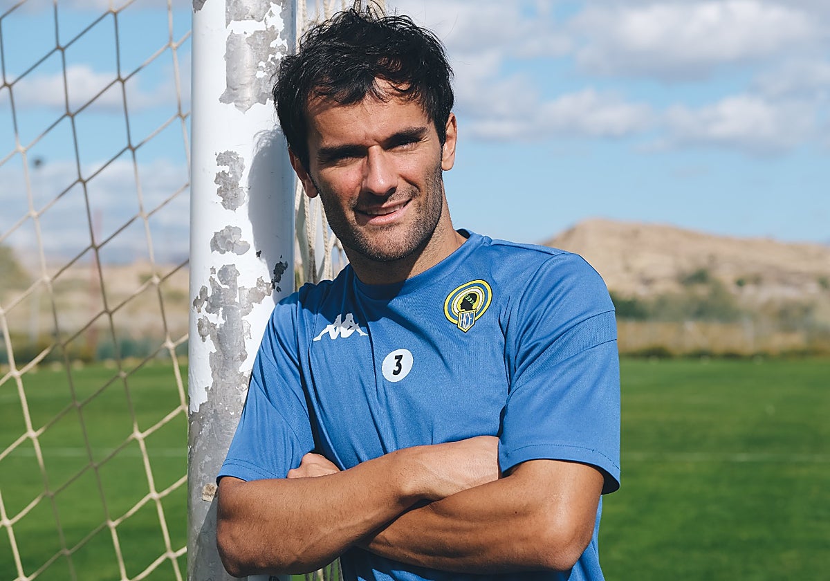 Alfonso Candelas posa para TodoAlicante en Fontcalent