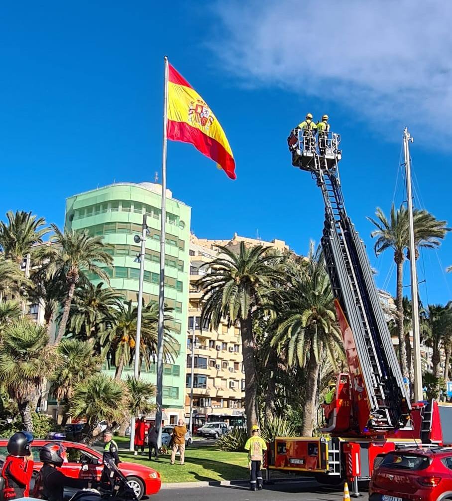 Los Bomberos, tras cambiar la bandera.