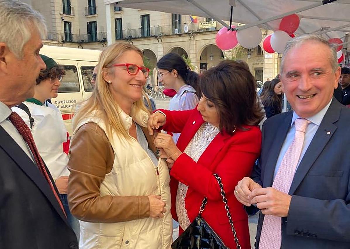 Imagen secundaria 1 - Momentos de la jornada del Día de la Banderita