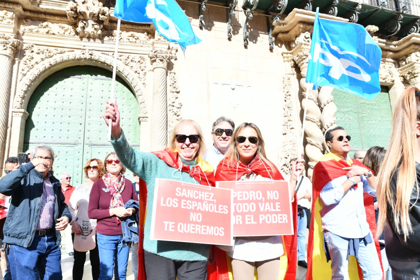 La manifestación por el no a la amnistía&#039; llena la plaza del Ayuntamiento de Alicante