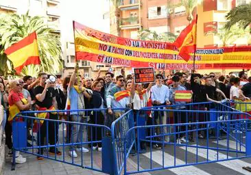 Las protestas se trasladan a la sede del PSOE en Alicante