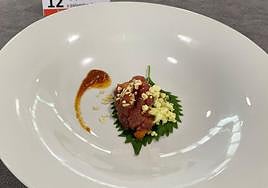 Tapa ganadora, 'Hoja de Shiso, atún rojo y humo, harissa y palomitas de patata'.