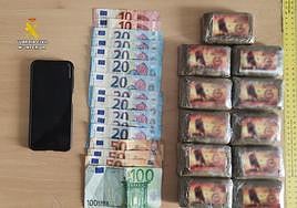 Material decomisado al detenido.