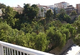 La mayor parte de las murallas se localizan en la zona del río Vinalopó.