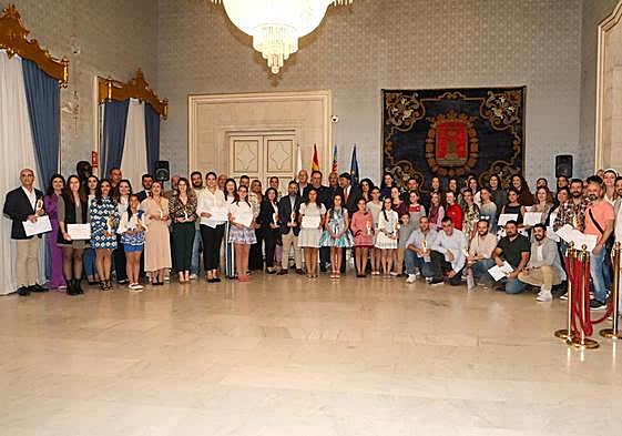 Acto de homenaje a los artistas de las Hogueras de Alicante.