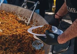 Un arroz gigante en la plaza del Ayuntamiento de Alicante.