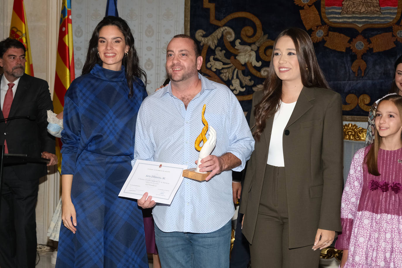 Entrega de premios a los artistas de las Hogueras de Alicante