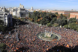 Miles de personas claman contra la amnistía en una Cibeles abarrotada