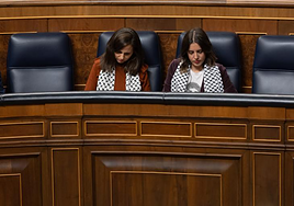 Las exministras Ione Belarra e Irene Montero en el Congreso.