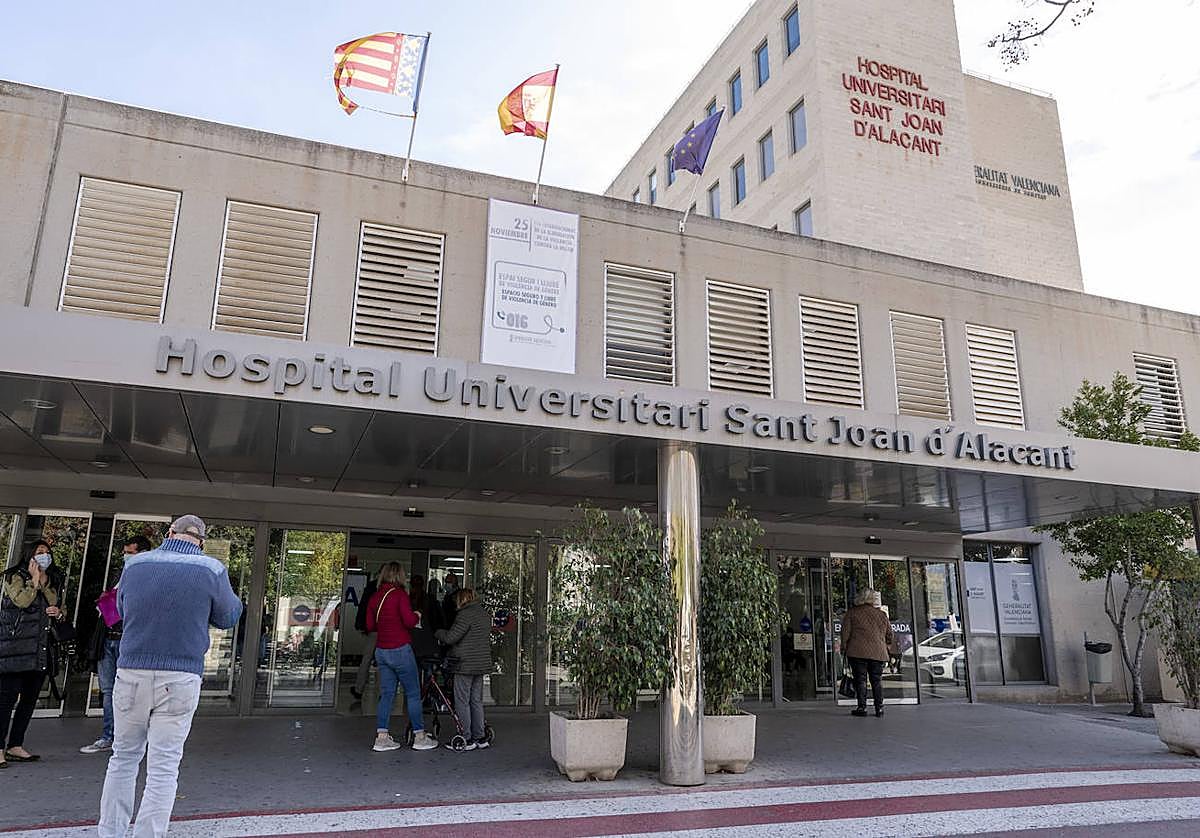 Entrada al Hospital Universitari Sant Joan d'Alacant.