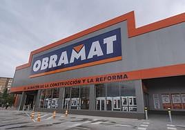 Entrada del alamacén de la Avenida de Dénia.