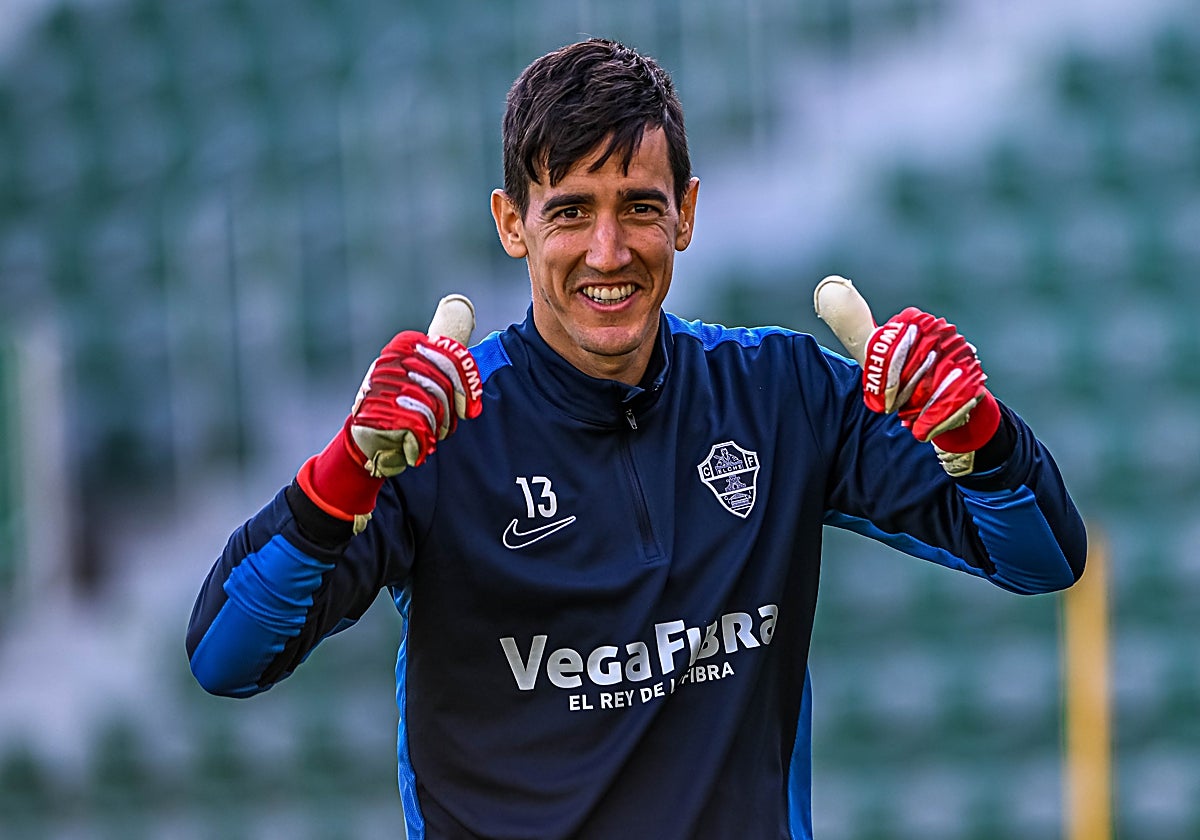 Edgar Badía sonríe durante un entrenamiento