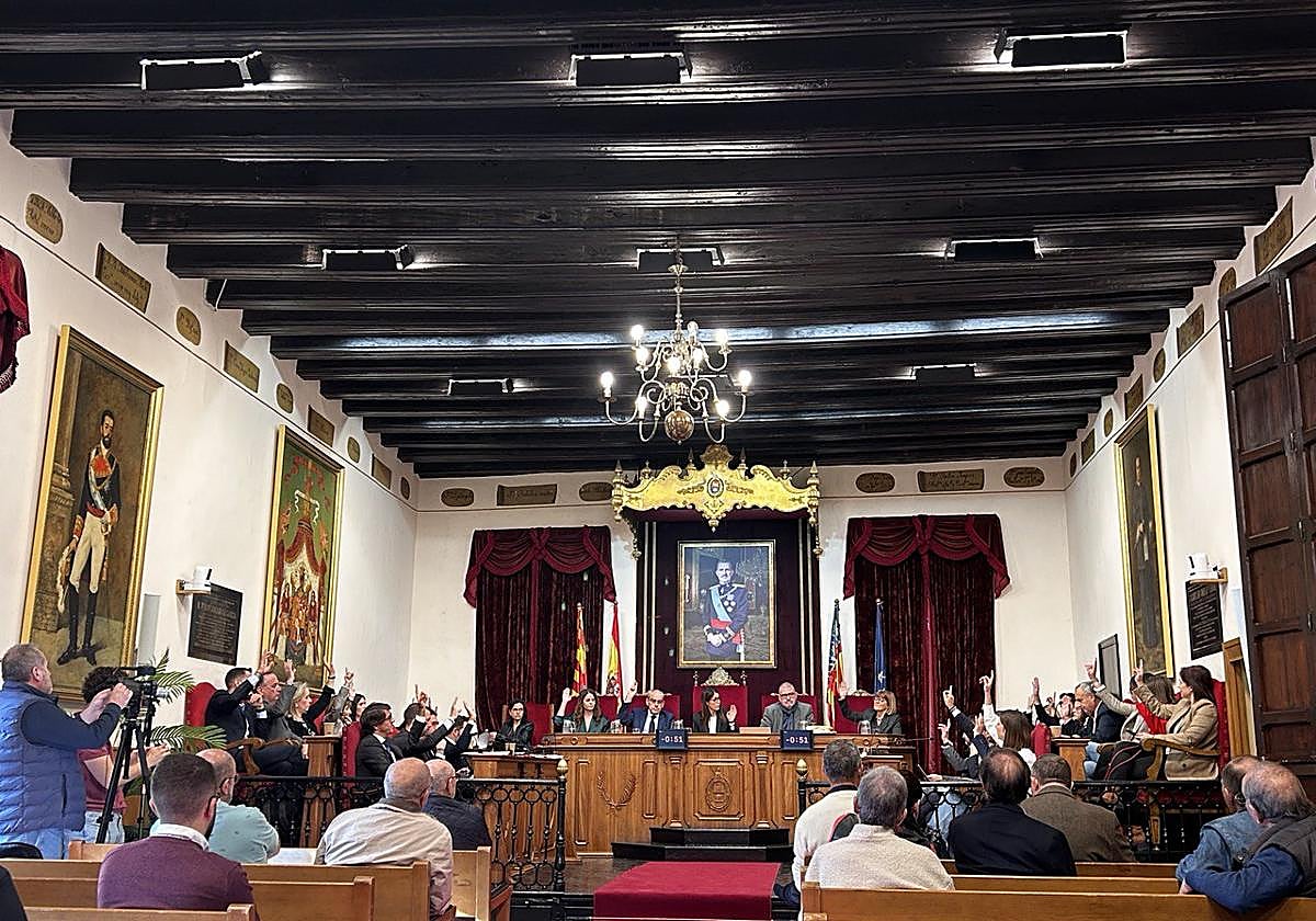 Momento del pleno del Ayuntamiento de Elche celebrado este lunes.