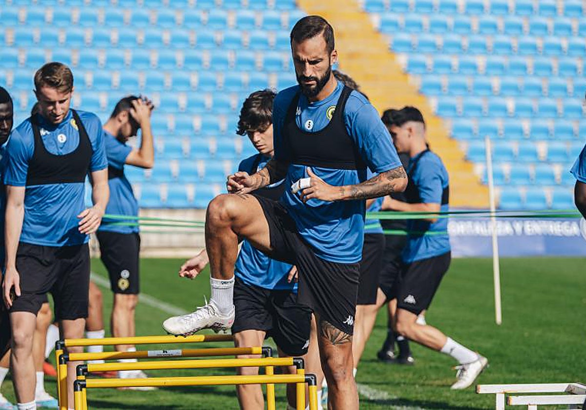 El veterano Josema, en la imagen, formará el eje de la zaga junto a Nolan