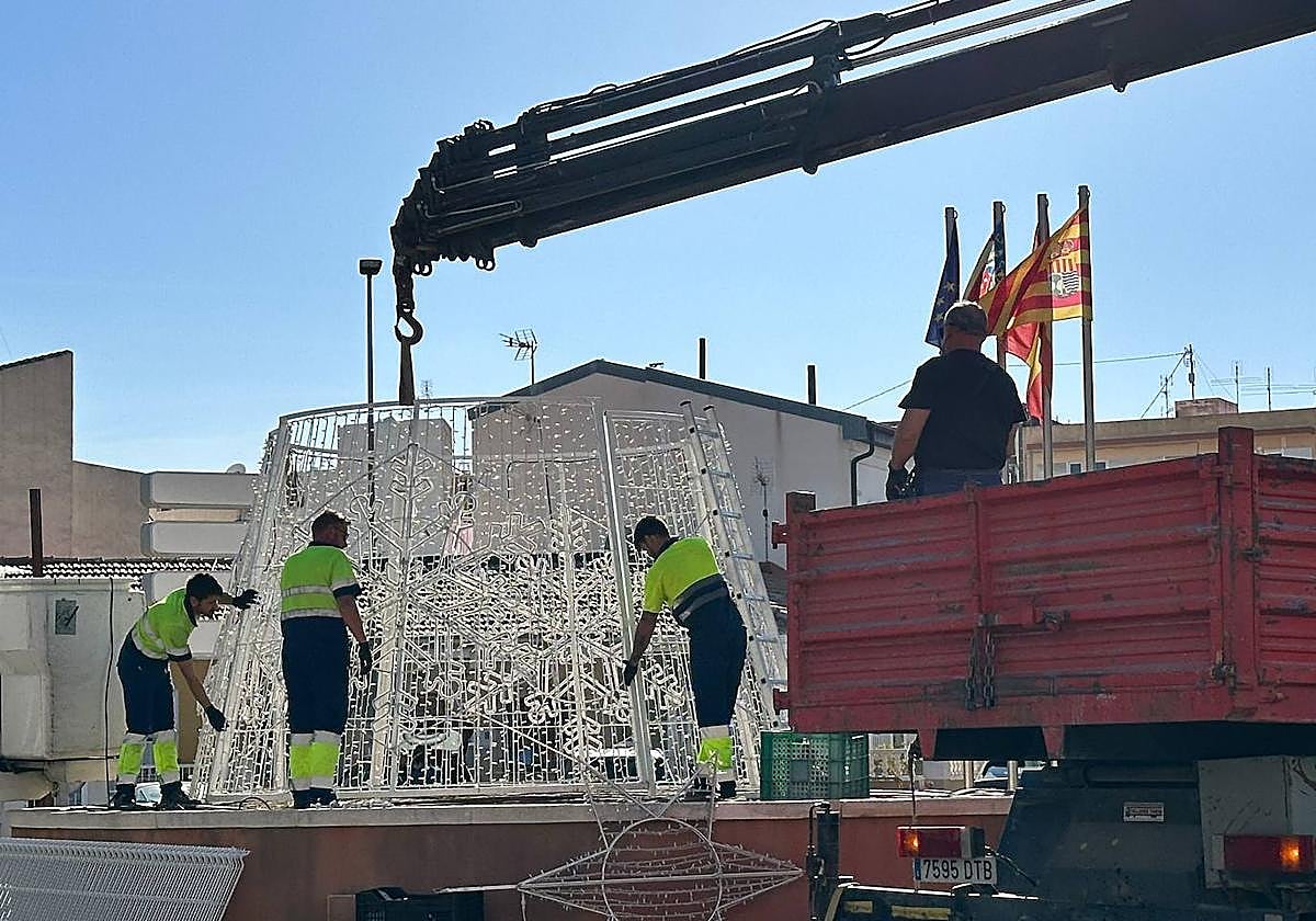 Montaje del árbol de Navidad.
