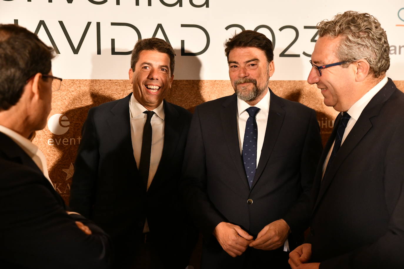 El cóctel solidario de Vectalia, en imágenes