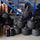 Material incautado por la Guardia Civil en una desileria ilegal de Alicante.
