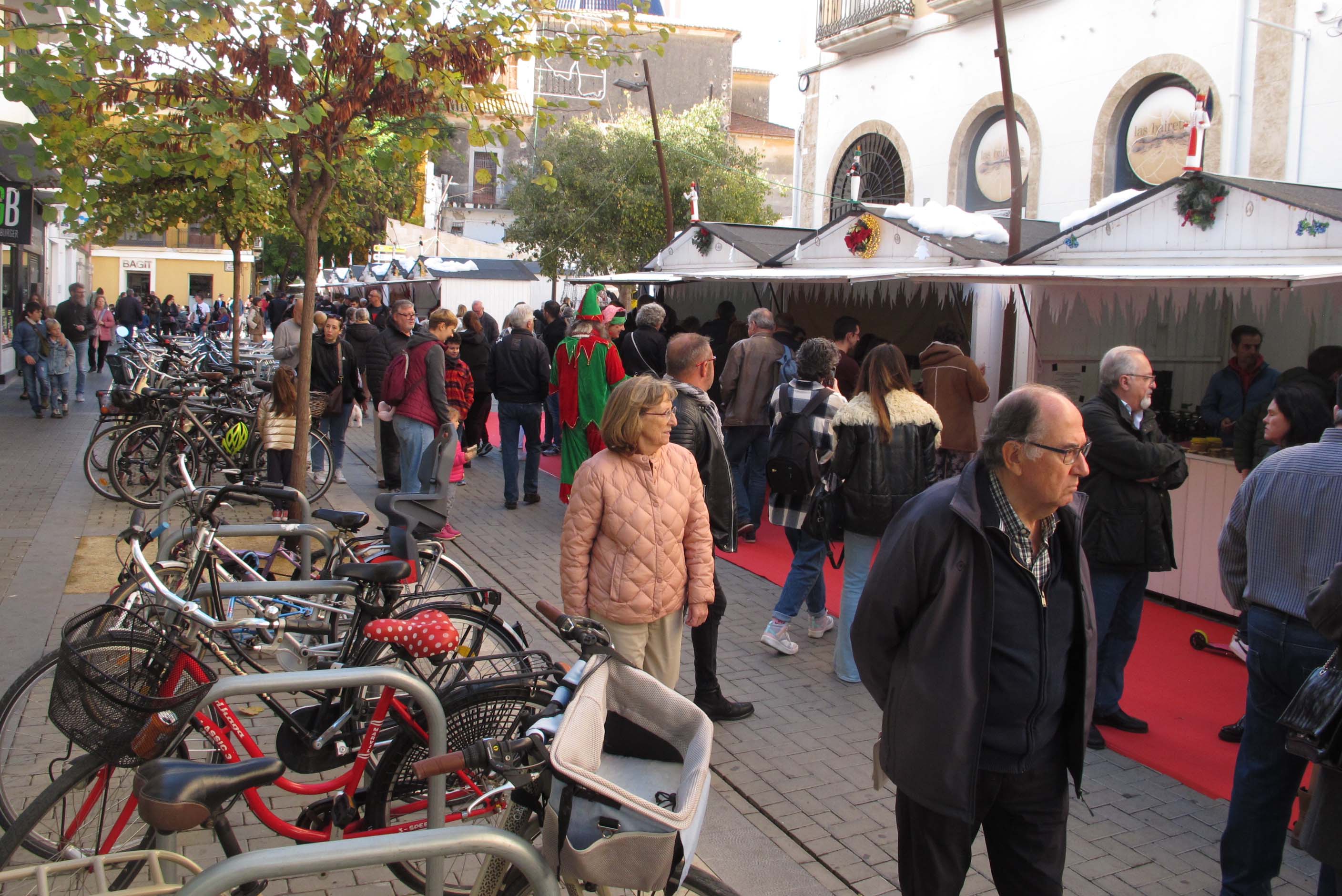 El Mercat de Nadal llena las calles de Dénia