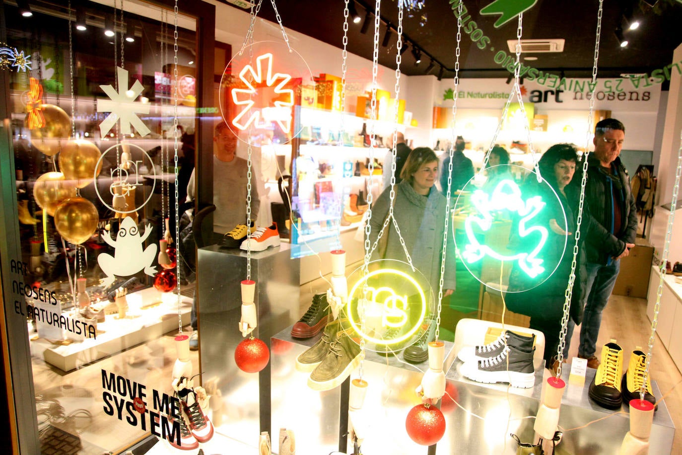 Comercio y público encienden la &#039;Nit de Llum&#039; de Dénia