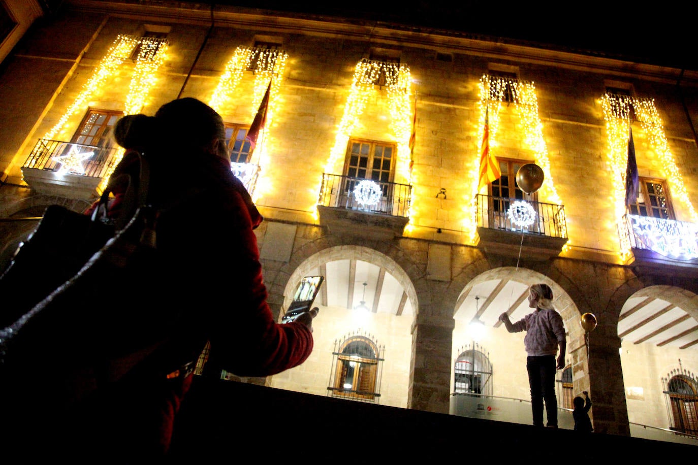 Comercio y público encienden la &#039;Nit de Llum&#039; de Dénia