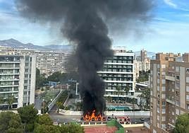 Imágenes del incendio en la playa de San Juan.