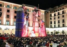 Belén gigante, en la plaza del Ayuntamiento.