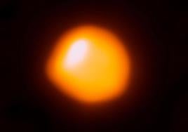 La superestrella gigante Betelgeuse.