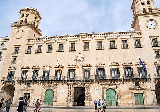 Fachada del Ayuntamiento de Alicante.