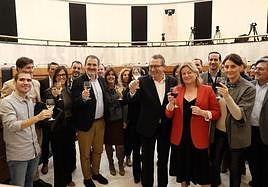 Brindis navideños este miércoles en el Palacio Provincial de Alicante.
