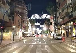 Calle Pinoso, lugar de plantà de la hoguera Carolinas Altas.