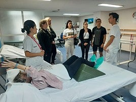 Los estudiantes daneses conocen las metodologías del Hospital General de Alicante.
