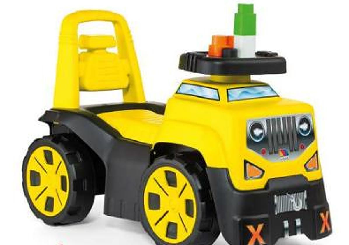 Imagen principal - Correpasillos y vehículos de empresas alicantinas.