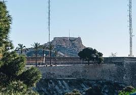 Amanecer desde el monte Tossal con Santa Bárbara al fondo.