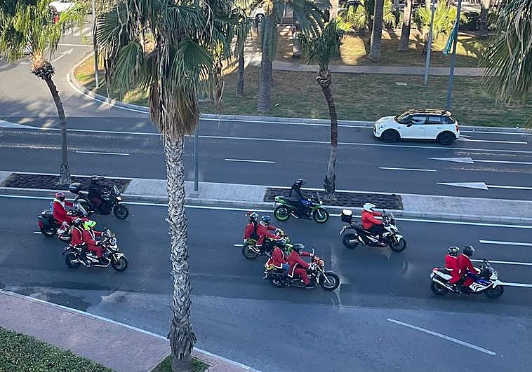 Momento del arranque de la 'Moto Papanoelada'.