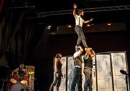 Espectáculo 'Emportats' de la compañía de circo La Trócola.